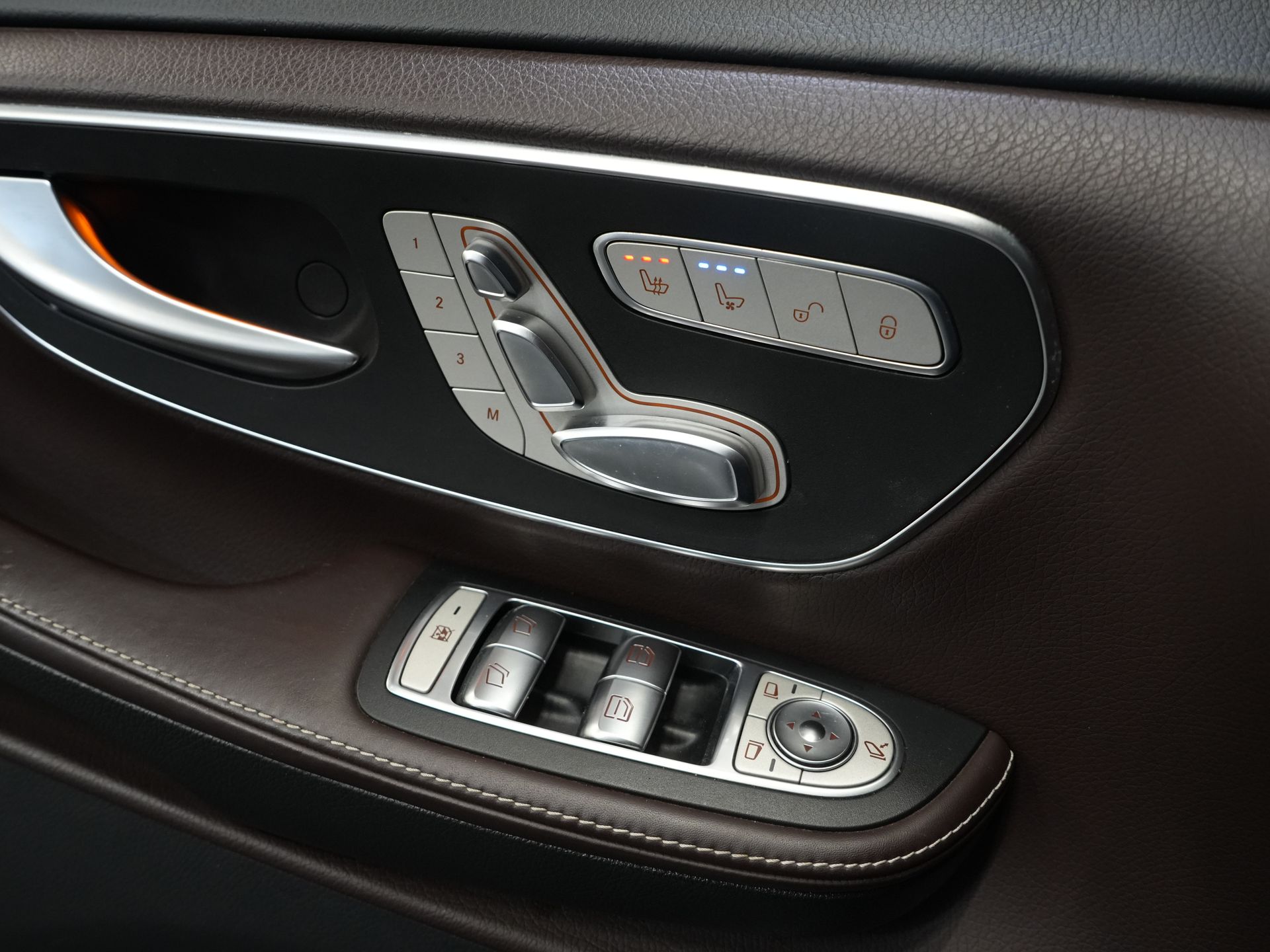 Mercedes-Benz V-Class Vans 250d DC Double Cab Exclusive AMG/ Pano/ Seatvent./ Mem.Seats/ Cooling compartment/ Adapt.Cruise/ 360 Camera/ Burmester/ Standkachel/ L