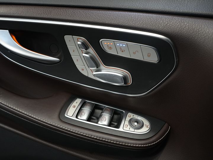 Mercedes-Benz V-Class Vans 250d DC Double Cab Exclusive AMG/ Pano/ Seatvent./ Mem.Seats/ Cooling compartment/ Adapt.Cruise/ 360 Camera/ Burmester/ Standkachel/ L