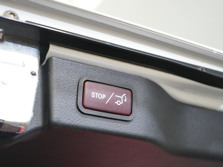 Mercedes-Benz V-Class Vans 250d DC Double Cab Exclusive AMG/ Pano/ Seatvent./ Mem.Seats/ Cooling compartment/ Adapt.Cruise/ 360 Camera/ Burmester/ Standkachel/ L