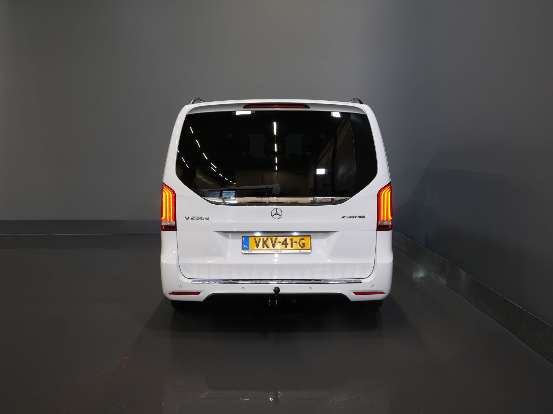 Mercedes-Benz V-Class Vans 250d DC Double Cab Exclusive AMG/ Pano/ Seatvent./ Mem.Seats/ Cooling compartment/ Adapt.Cruise/ 360 Camera/ Burmester/ Standkachel/ L