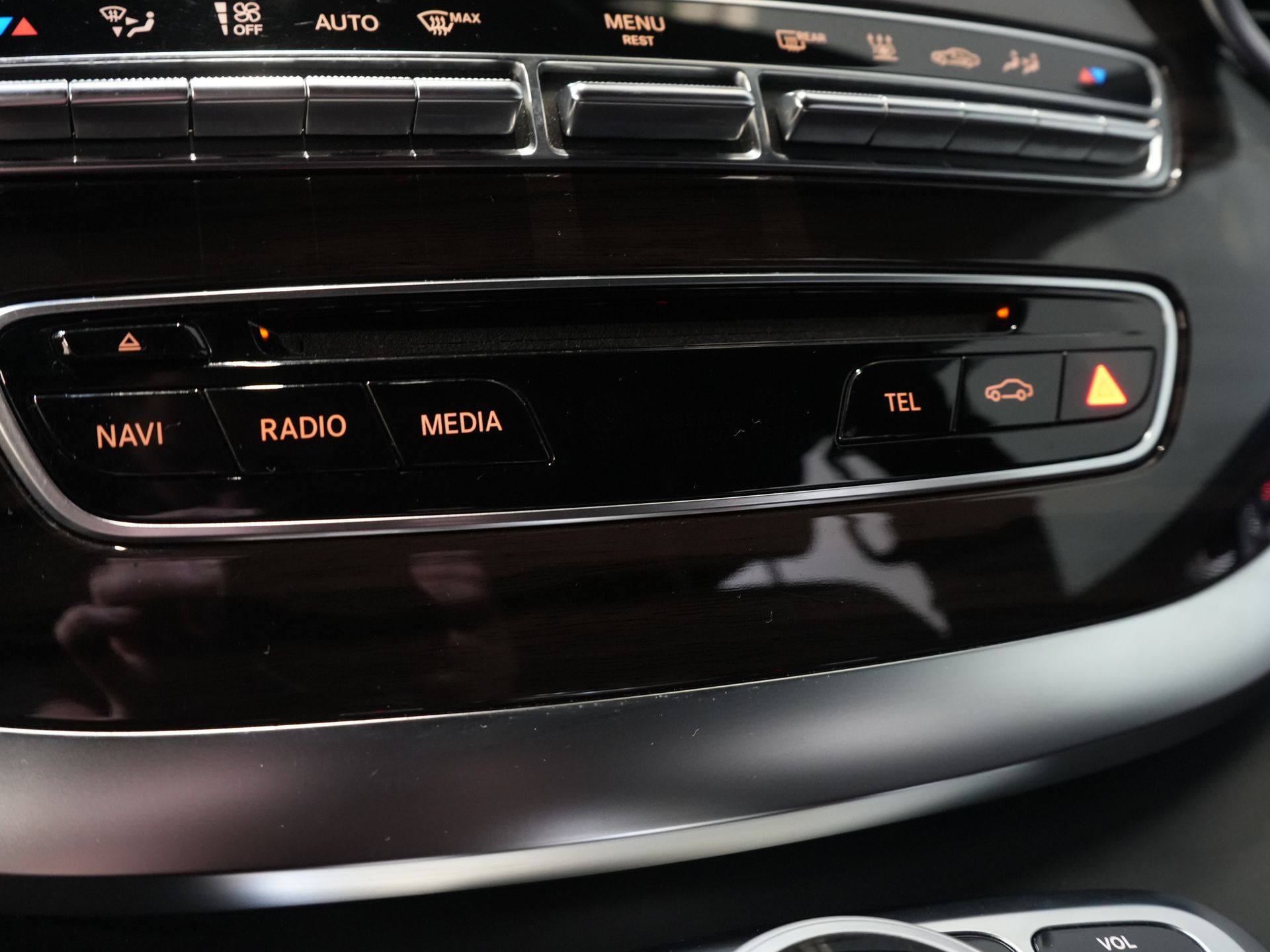 Mercedes-Benz V-Class Vans 250d DC Double Cab Exclusive AMG/ Pano/ Seatvent./ Mem.Seats/ Cooling compartment/ Adapt.Cruise/ 360 Camera/ Burmester/ Standkachel/ L