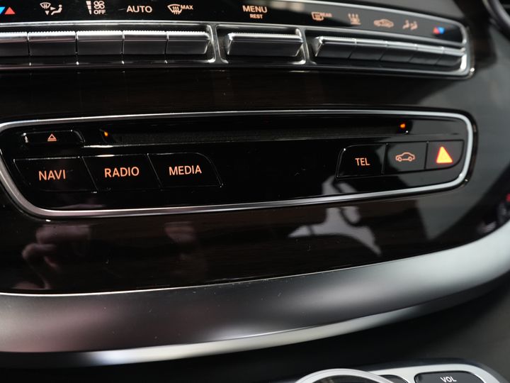 Mercedes-Benz V-Class Vans 250d DC Double Cab Exclusive AMG/ Pano/ Seatvent./ Mem.Seats/ Cooling compartment/ Adapt.Cruise/ 360 Camera/ Burmester/ Standkachel/ L