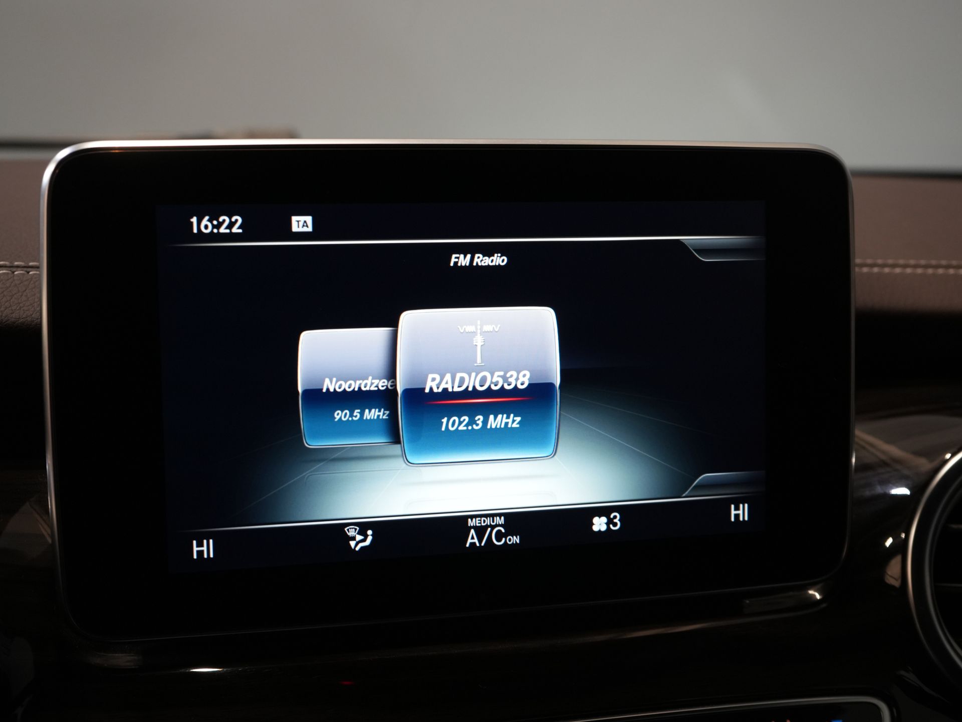 Mercedes-Benz V-Class Vans 250d DC Double Cab Exclusive AMG/ Pano/ Seatvent./ Mem.Seats/ Cooling compartment/ Adapt.Cruise/ 360 Camera/ Burmester/ Standkachel/ L