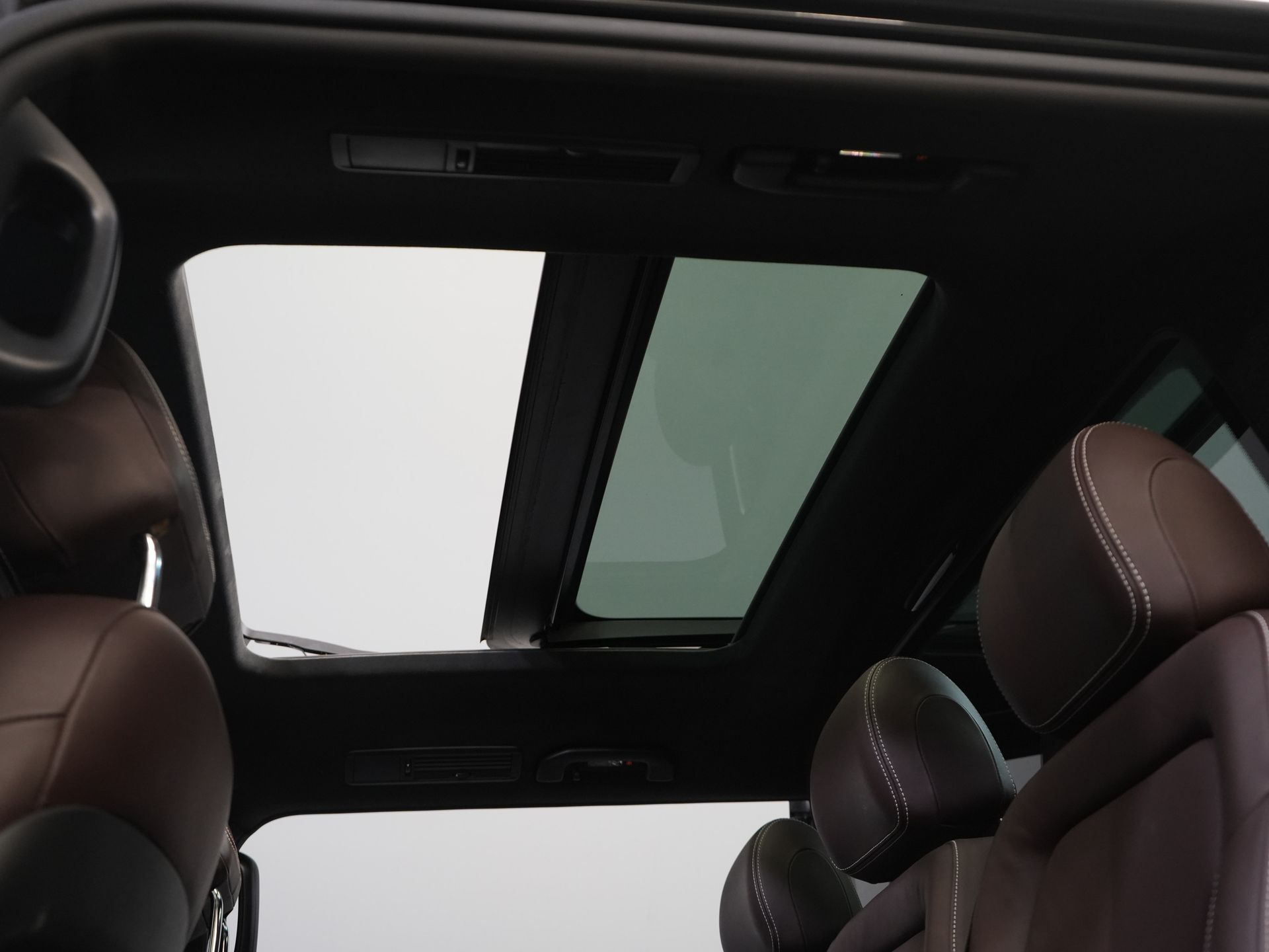 Mercedes-Benz V-Class Vans 250d DC Double Cab Exclusive AMG/ Pano/ Seatvent./ Mem.Seats/ Cooling compartment/ Adapt.Cruise/ 360 Camera/ Burmester/ Standkachel/ L