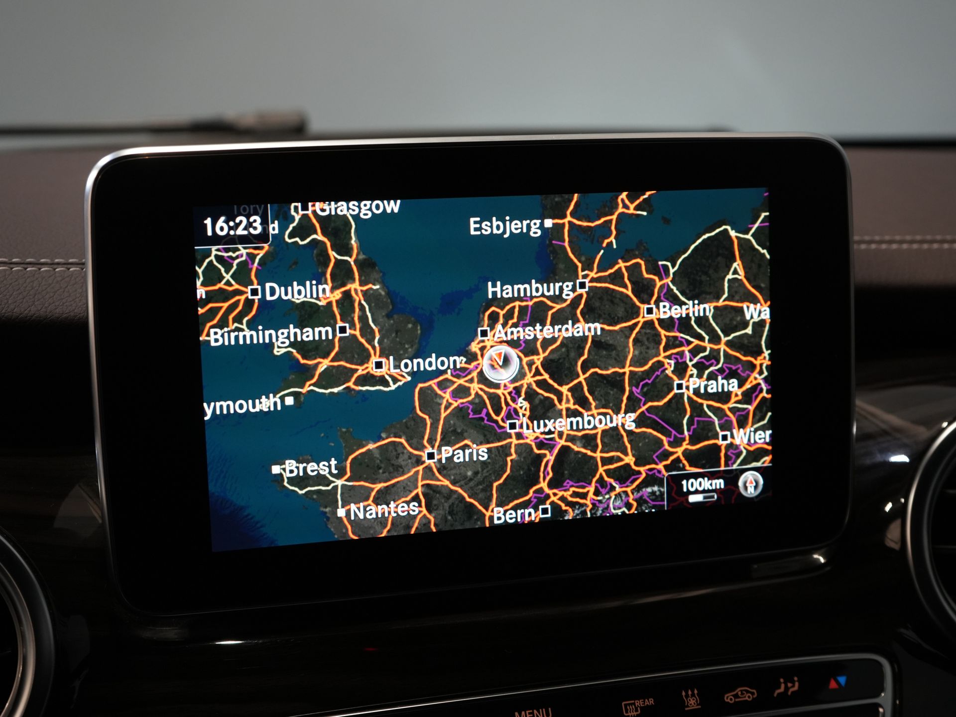 Mercedes-Benz V-Class Vans 250d DC Double Cab Exclusive AMG/ Pano/ Seatvent./ Mem.Seats/ Cooling compartment/ Adapt.Cruise/ 360 Camera/ Burmester/ Standkachel/ L