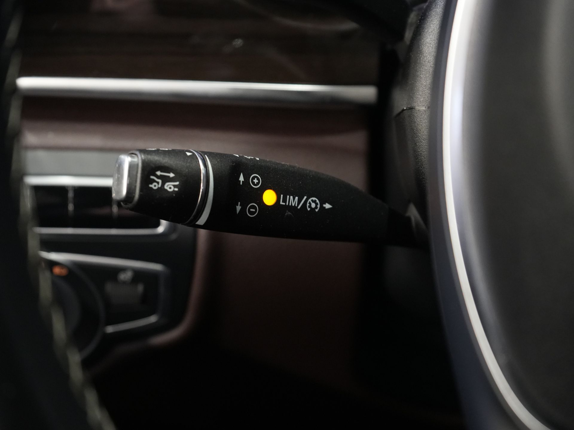 Mercedes-Benz V-Class Vans 250d DC Double Cab Exclusive AMG/ Pano/ Seatvent./ Mem.Seats/ Cooling compartment/ Adapt.Cruise/ 360 Camera/ Burmester/ Standkachel/ L