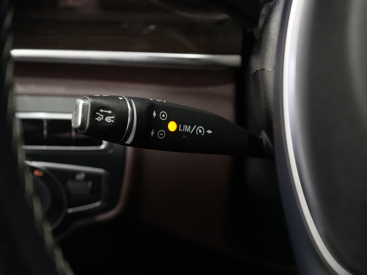 Mercedes-Benz V-Class Vans 250d DC Double Cab Exclusive AMG/ Pano/ Seatvent./ Mem.Seats/ Cooling compartment/ Adapt.Cruise/ 360 Camera/ Burmester/ Standkachel/ L