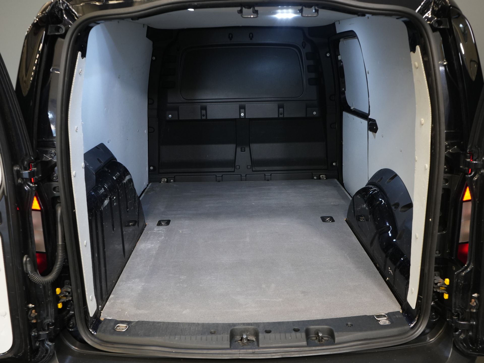 Volkswagen Caddy Cargo Maxi Van 2.0 TDI 125 KM DSG Aut. Ogrzewanie postojowe/ Ogrzewanie siedzeń/ Carplay/ Cruise/ Hak holowniczy/ Klimatyzacja/ PDC