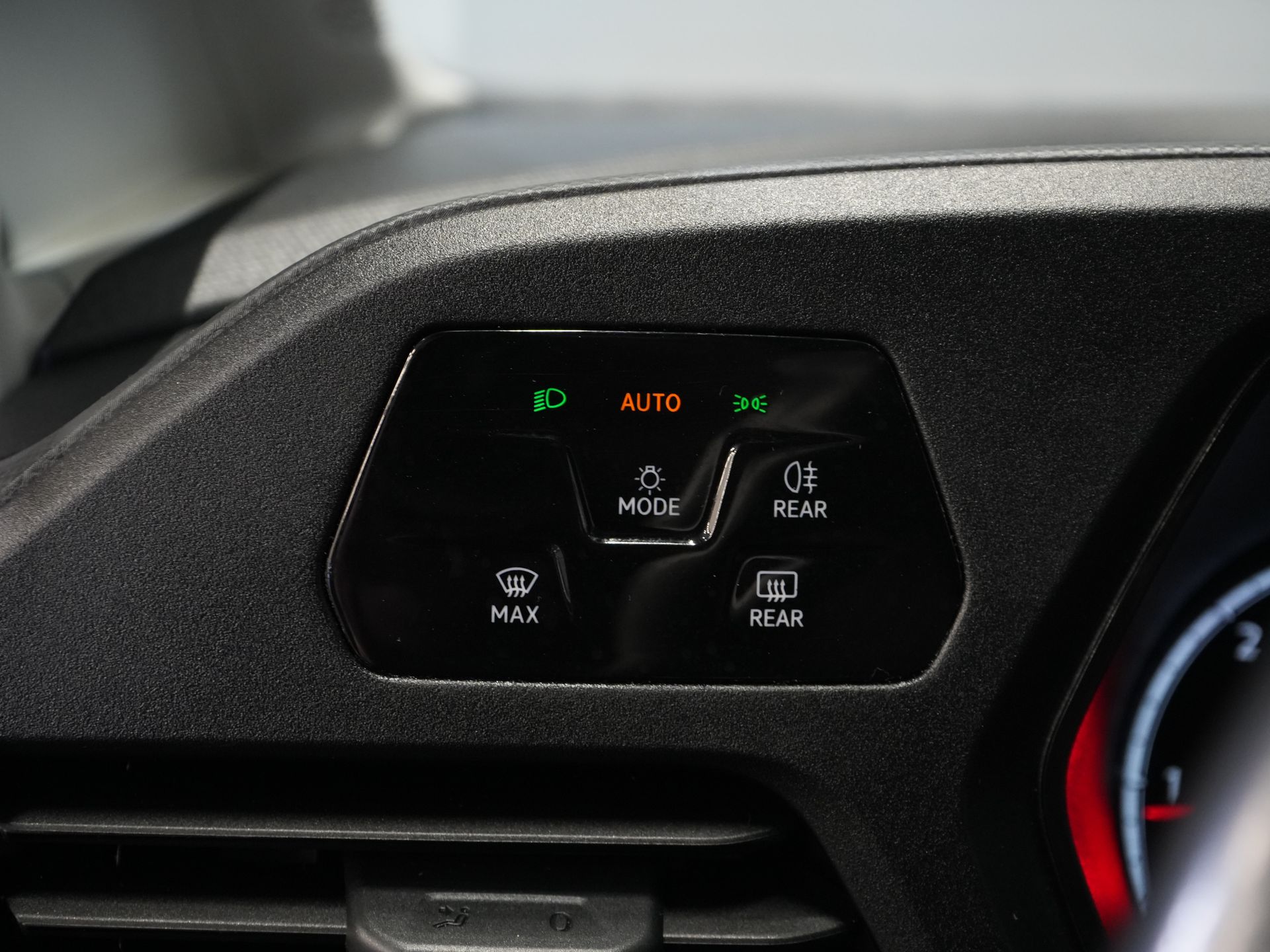 Volkswagen Caddy Cargo Maxi Van 2.0 TDI 125 KM DSG Aut. Ogrzewanie postojowe/ Ogrzewanie siedzeń/ Carplay/ Cruise/ Hak holowniczy/ Klimatyzacja/ PDC