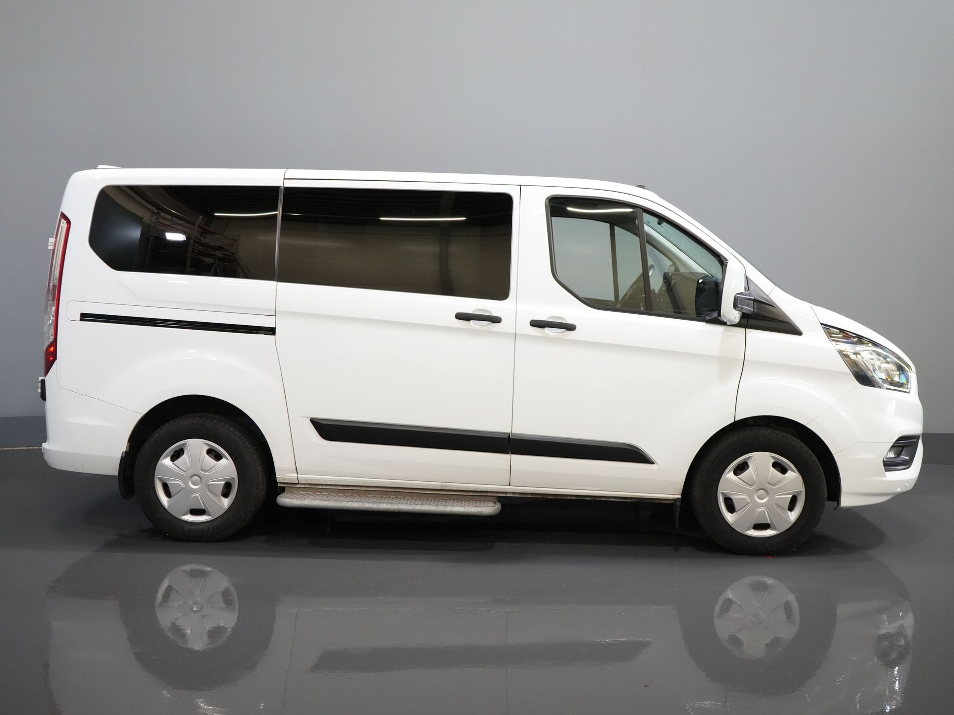 Ford Transit Custom Trasporto Passeggeri Tourneo 2.0 TDCI € 30.182 IVA inclusa/BPM Trend Combi/ Kombi/ 9 Persone/ 9 P/ Crociera/ PDC/ Airco