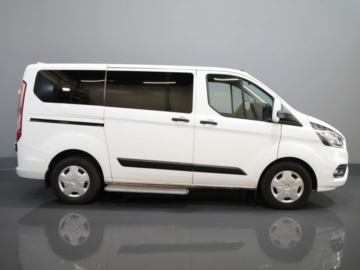 Ford Transit Custom Trasporto Passeggeri Tourneo 2.0 TDCI € 30.182 IVA inclusa/BPM Trend Combi/ Kombi/ 9 Persone/ 9 P/ Crociera/ PDC/ Airco