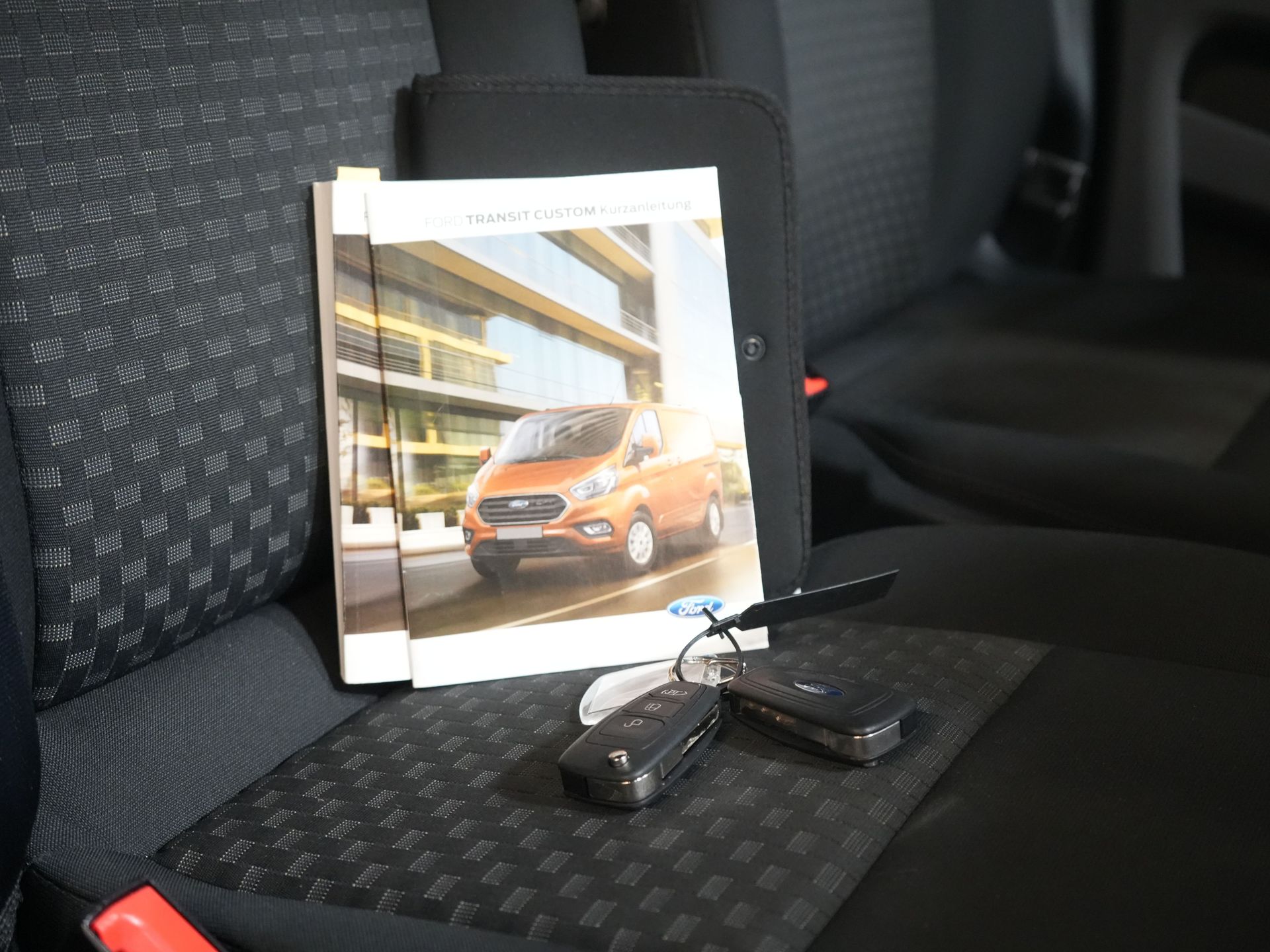 Ford Transit Custom Trasporto Passeggeri Tourneo 2.0 TDCI € 30.182 IVA inclusa/BPM Trend Combi/ Kombi/ 9 Persone/ 9 P/ Crociera/ PDC/ Airco