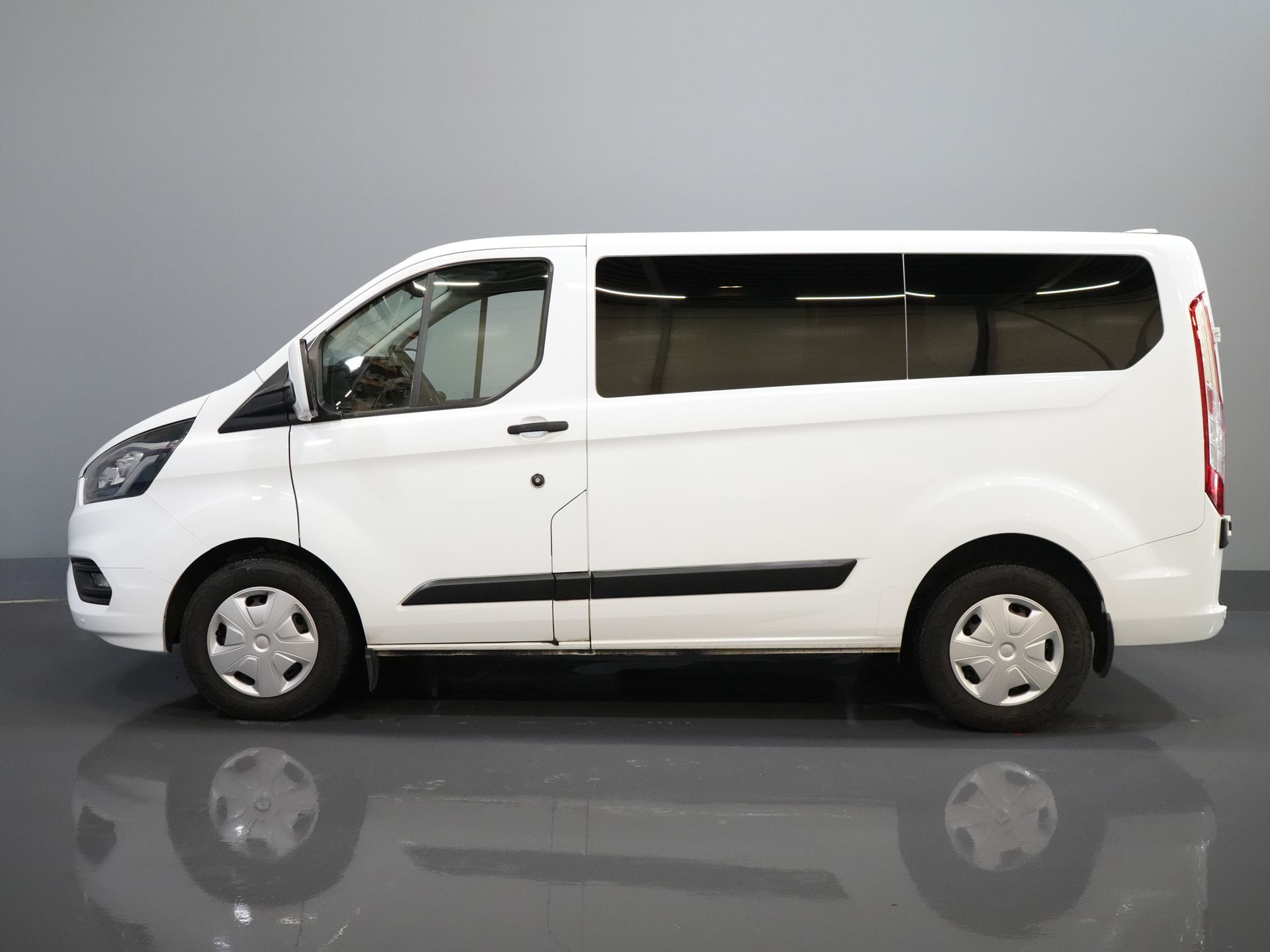 Ford Transit Custom Trasporto Passeggeri Tourneo 2.0 TDCI € 30.182 IVA inclusa/BPM Trend Combi/ Kombi/ 9 Persone/ 9 P/ Crociera/ PDC/ Airco