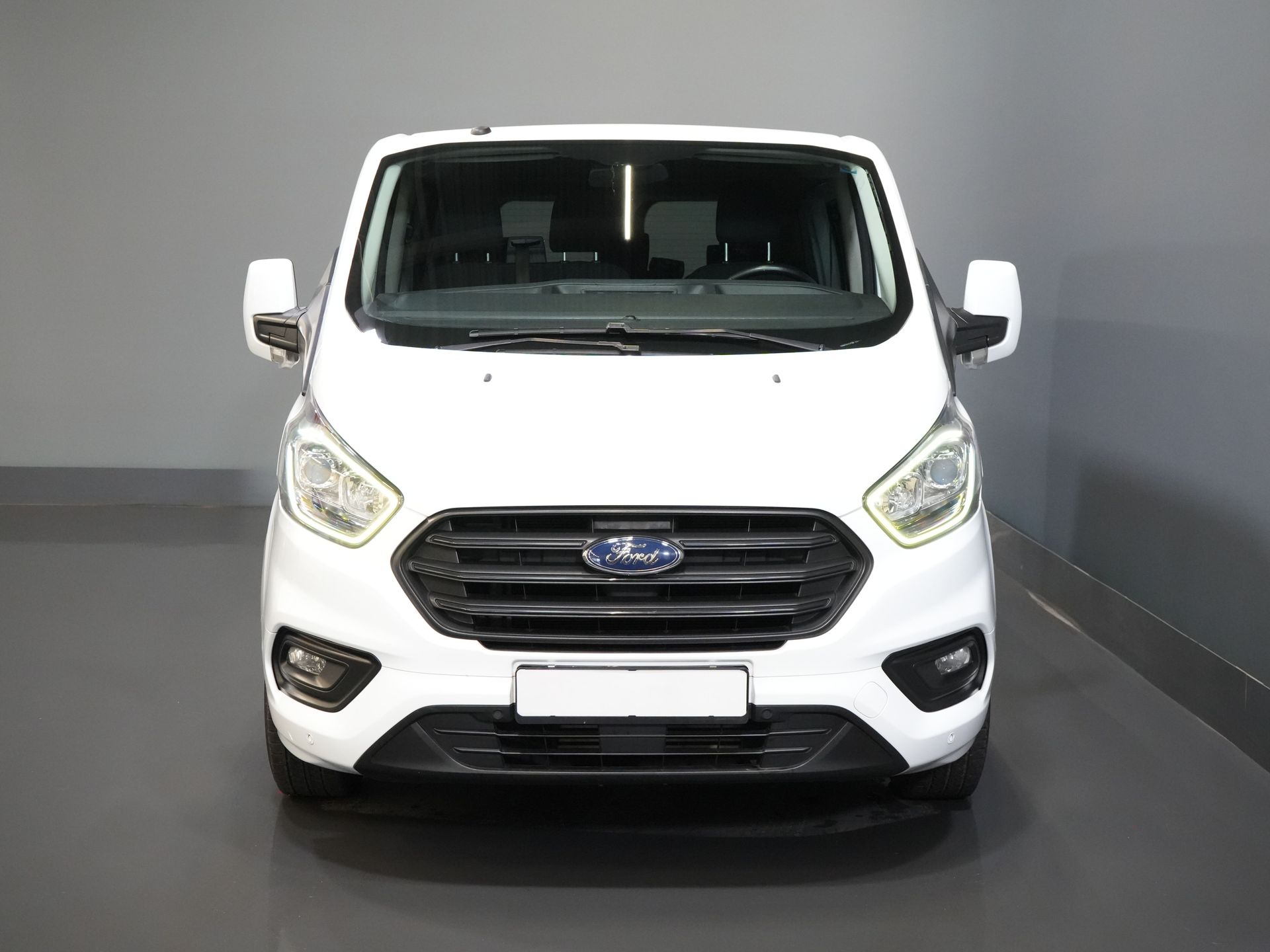 Ford Transit Custom Trasporto Passeggeri Tourneo 2.0 TDCI € 30.182 IVA inclusa/BPM Trend Combi/ Kombi/ 9 Persone/ 9 P/ Crociera/ PDC/ Airco