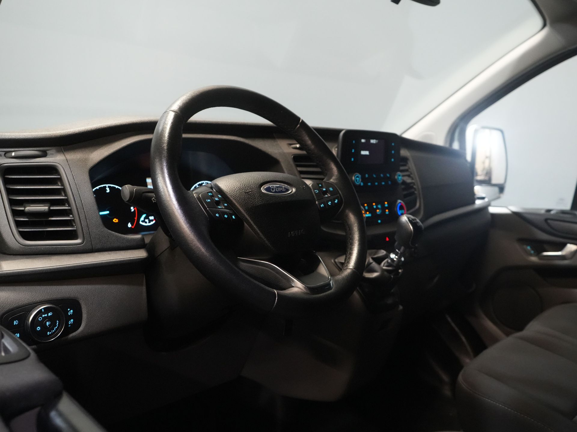 Ford Transit Custom Trasporto Passeggeri Tourneo 2.0 TDCI € 30.182 IVA inclusa/BPM Trend Combi/ Kombi/ 9 Persone/ 9 P/ Crociera/ PDC/ Airco
