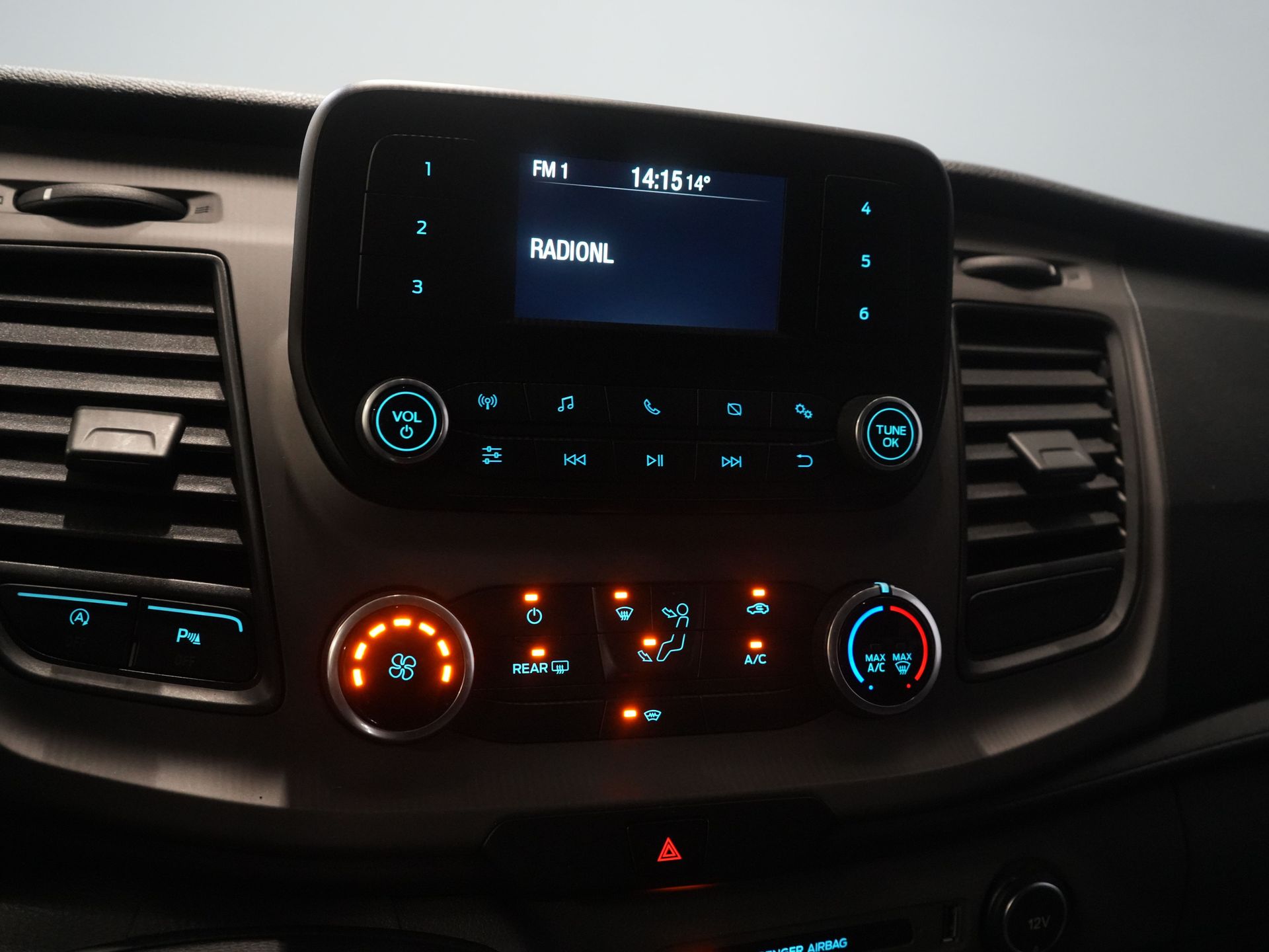Ford Transit Custom Trasporto Passeggeri Tourneo 2.0 TDCI € 30.182 IVA inclusa/BPM Trend Combi/ Kombi/ 9 Persone/ 9 P/ Crociera/ PDC/ Airco