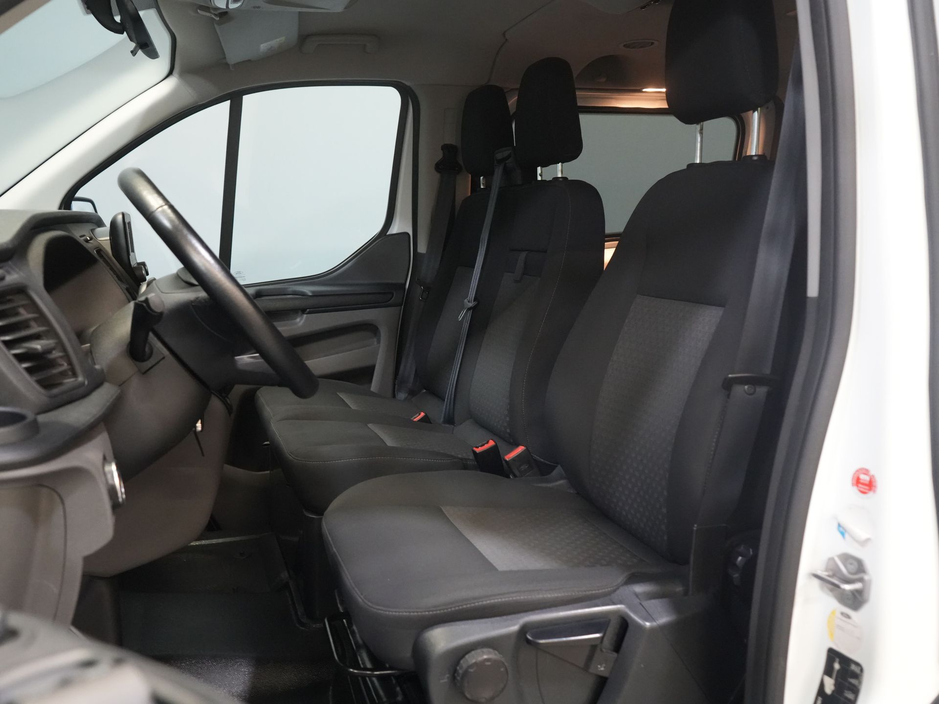 Ford Transit Custom Trasporto Passeggeri Tourneo 2.0 TDCI € 30.182 IVA inclusa/BPM Trend Combi/ Kombi/ 9 Persone/ 9 P/ Crociera/ PDC/ Airco