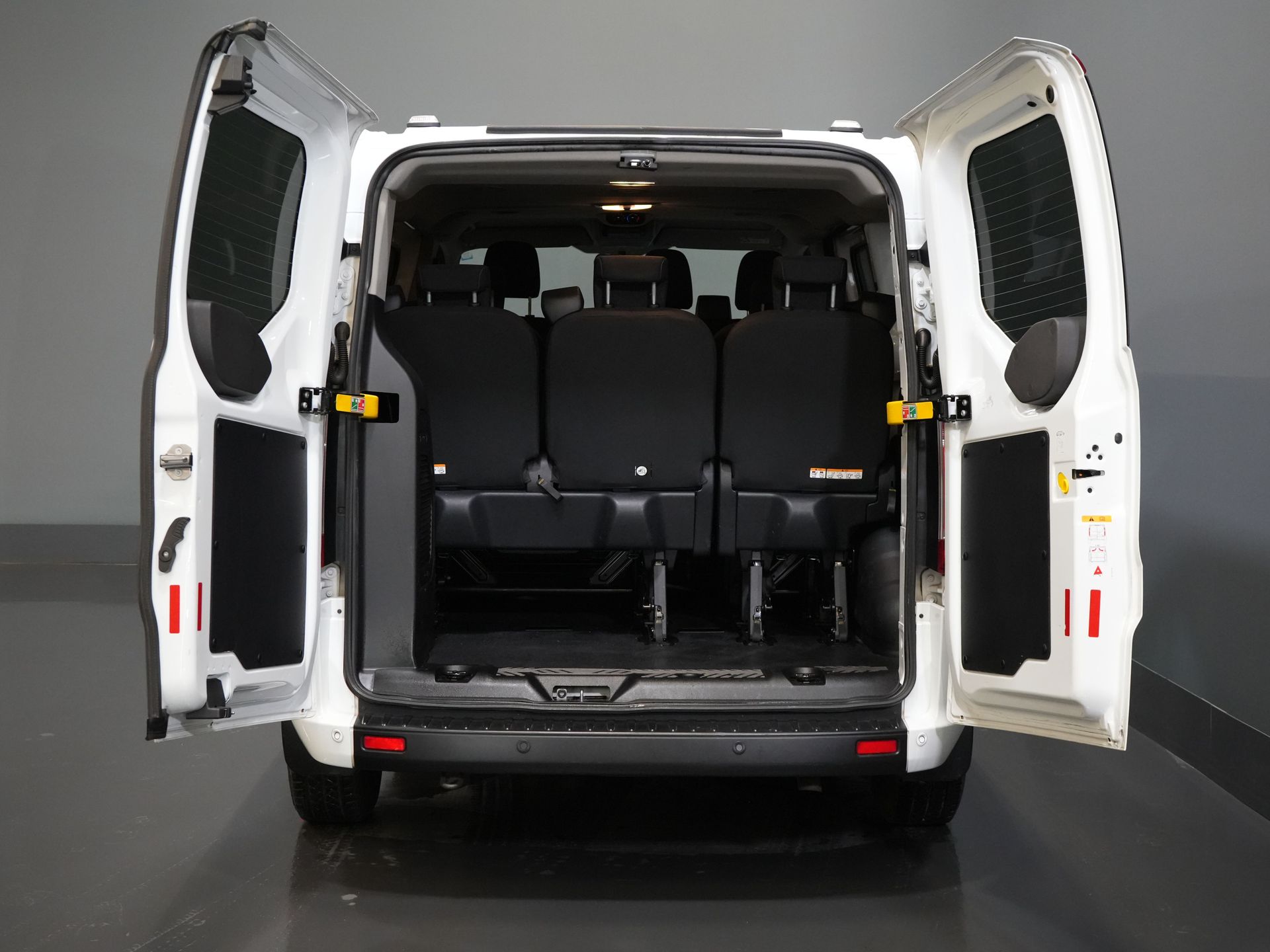 Ford Transit Custom Trasporto Passeggeri Tourneo 2.0 TDCI € 30.182 IVA inclusa/BPM Trend Combi/ Kombi/ 9 Persone/ 9 P/ Crociera/ PDC/ Airco