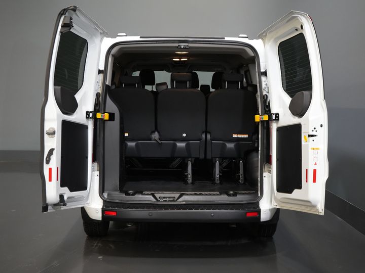 Ford Transit Custom Trasporto Passeggeri Tourneo 2.0 TDCI € 30.182 IVA inclusa/BPM Trend Combi/ Kombi/ 9 Persone/ 9 P/ Crociera/ PDC/ Airco