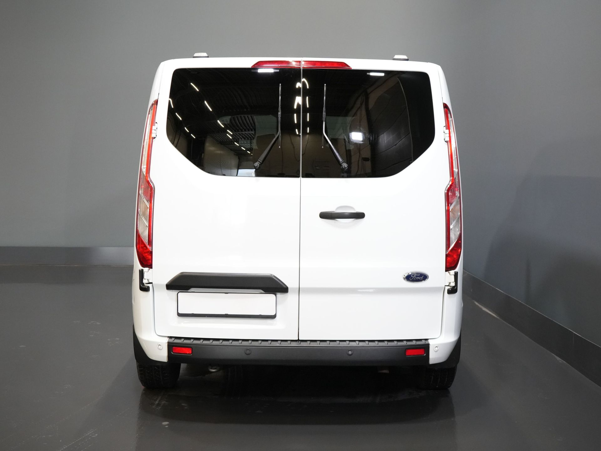 Ford Transit Custom Trasporto Passeggeri Tourneo 2.0 TDCI € 30.182 IVA inclusa/BPM Trend Combi/ Kombi/ 9 Persone/ 9 P/ Crociera/ PDC/ Airco