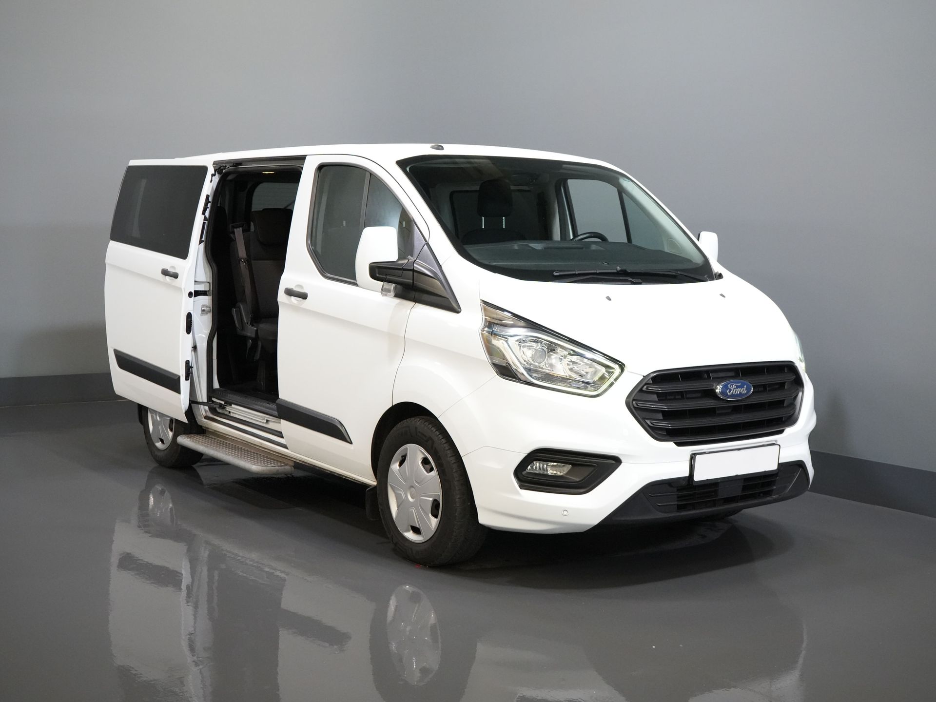 Ford Transit Custom Trasporto Passeggeri Tourneo 2.0 TDCI € 30.182 IVA inclusa/BPM Trend Combi/ Kombi/ 9 Persone/ 9 P/ Crociera/ PDC/ Airco