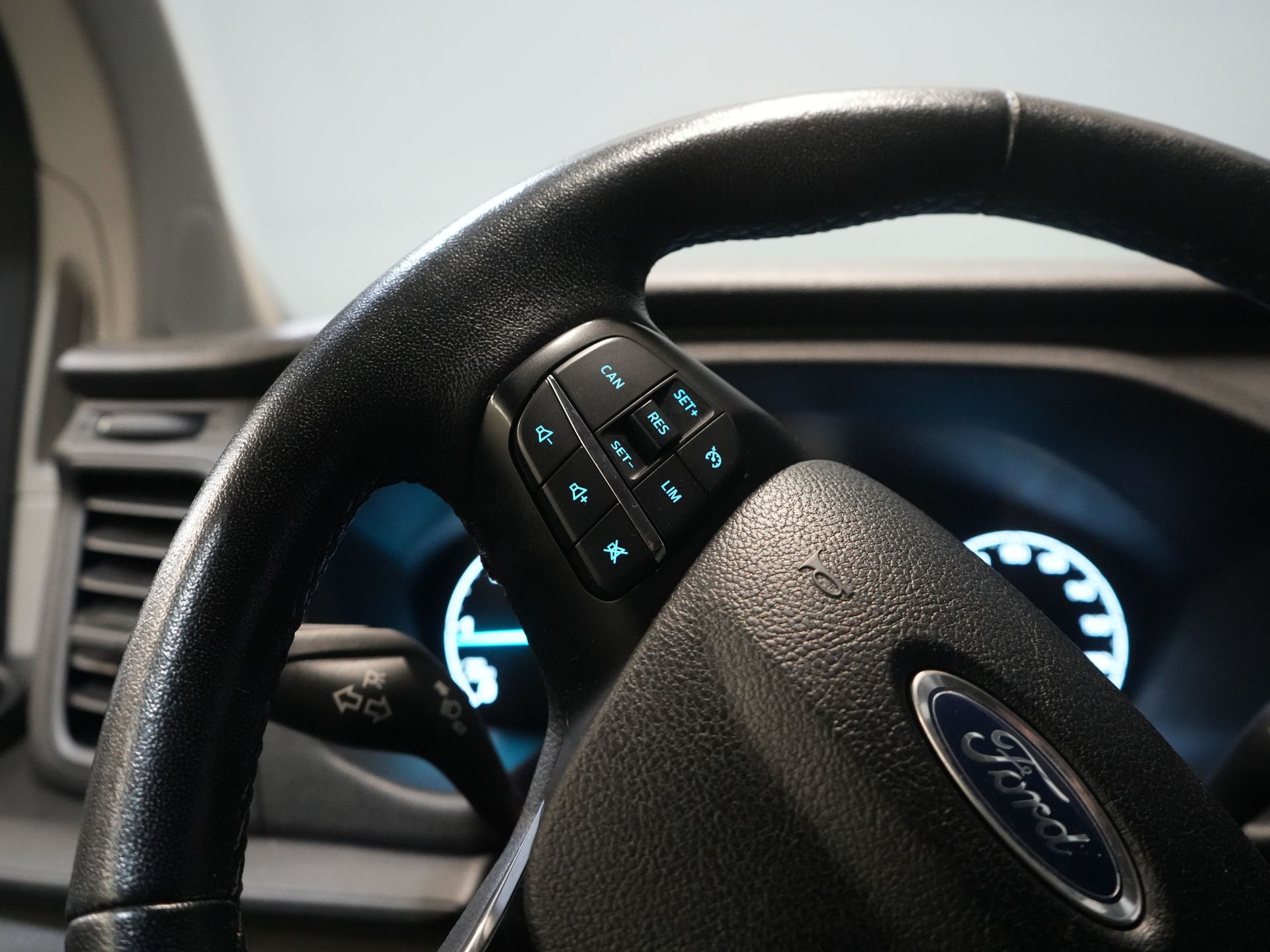 Ford Transit Custom Trasporto Passeggeri Tourneo 2.0 TDCI € 30.182 IVA inclusa/BPM Trend Combi/ Kombi/ 9 Persone/ 9 P/ Crociera/ PDC/ Airco