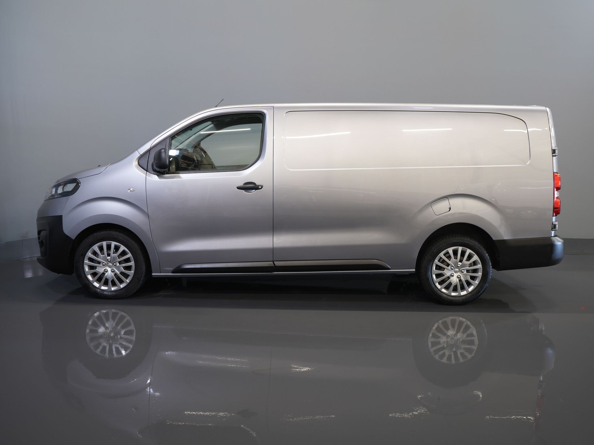 Opel Vivaro Van 2.0 CDTI 150 к.с. Авт. L3 BPM БЕЗКОШТОВНО! NL Авто / Carplay / Круїз / Камера / Навігація / Фаркоп
