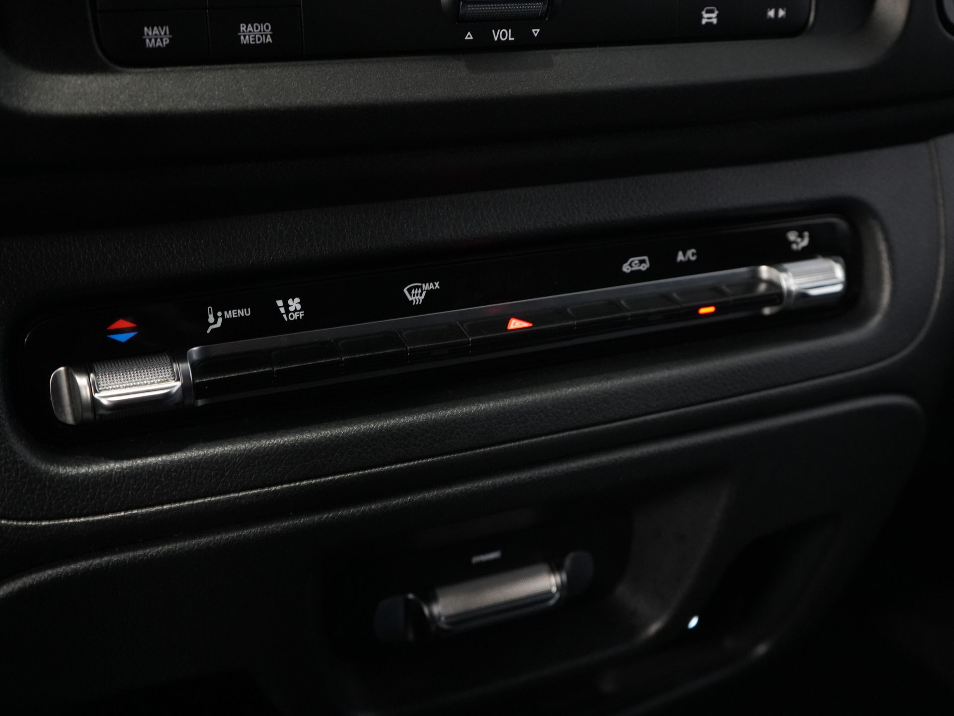 Mercedes-Benz Vito Bestelbus 116 CDI Aut. L2 BPM VRIJ! LED/ Stoelverw./ 270Gr.Deuren/ Camera/ Cruise/ PDC/ Trekhaak