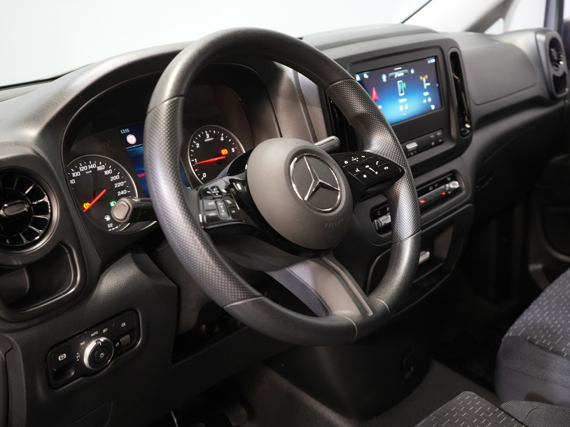 Mercedes-Benz Vito Bestelbus 116 CDI Aut. L2 BPM VRIJ! LED/ Stoelverw./ 270Gr.Deuren/ Spoiler/ Sidebars/ LMV/ Camera/ Cruise/ PDC/ Trekhaak