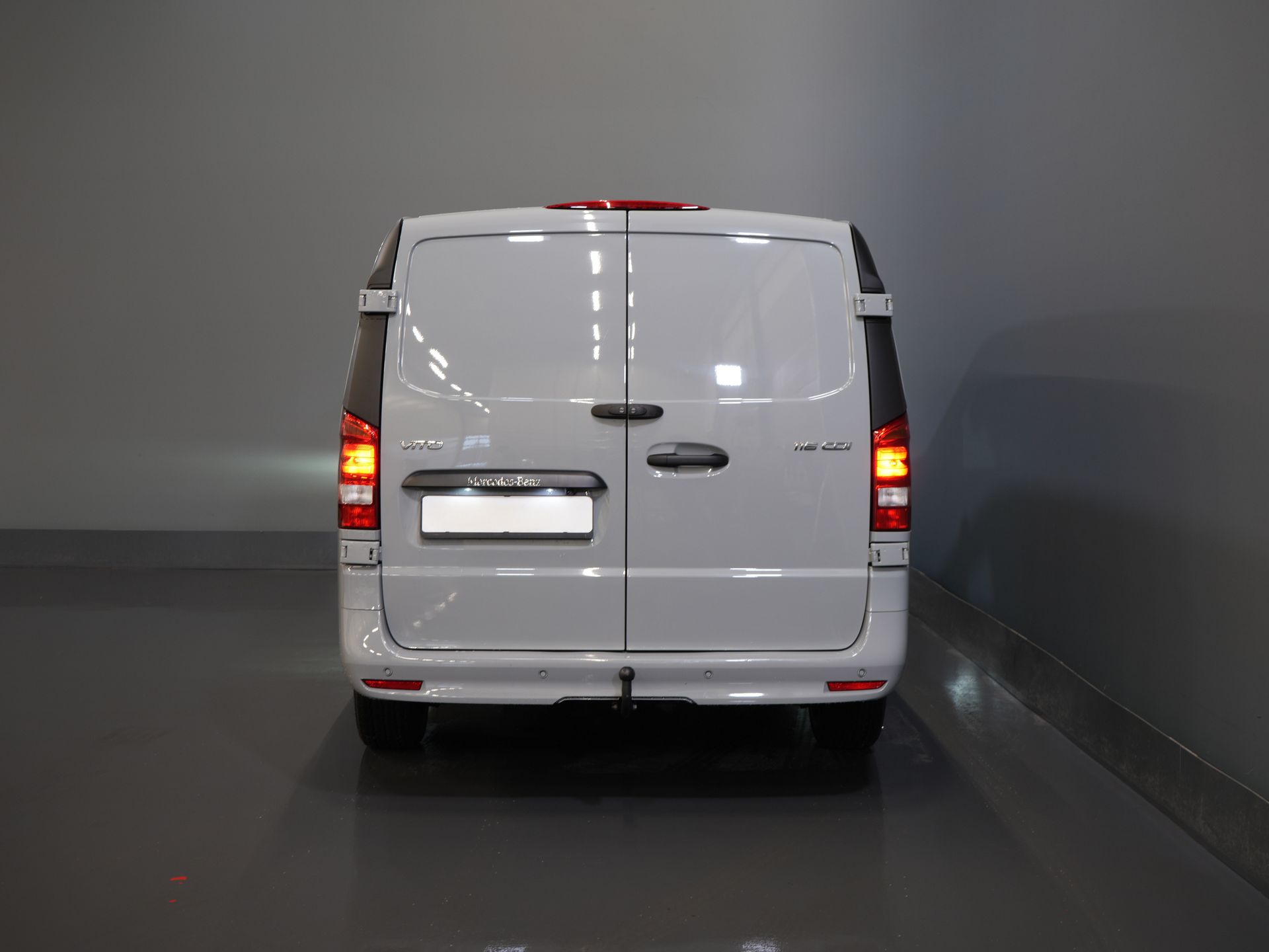 Mercedes-Benz Vito Bestelbus 116 CDI Aut. L2 BPM VRIJ! LED/ Stoelverw./ 270Gr.Deuren/ Camera/ Cruise/ PDC/ Trekhaak