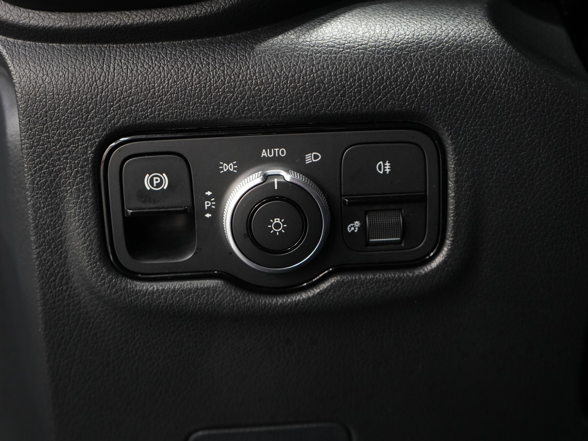 Mercedes-Benz Vito Bestelbus 116 CDI Aut. L2 BPM VRIJ! LED/ Stoelverw./ 270Gr.Deuren/ Spoiler/ Sidebars/ LMV/ Camera/ Cruise/ PDC/ Trekhaak