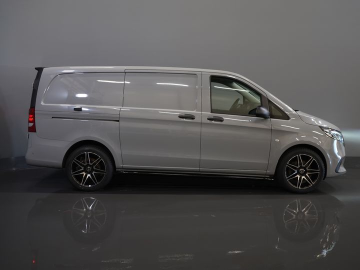 Mercedes-Benz Vito Bestelbus 116 CDI Aut. L2 BPM VRIJ! LED/ Stoelverw./ 270Gr.Deuren/ Spoiler/ Sidebars/ LMV/ Camera/ Cruise/ PDC/ Trekhaak