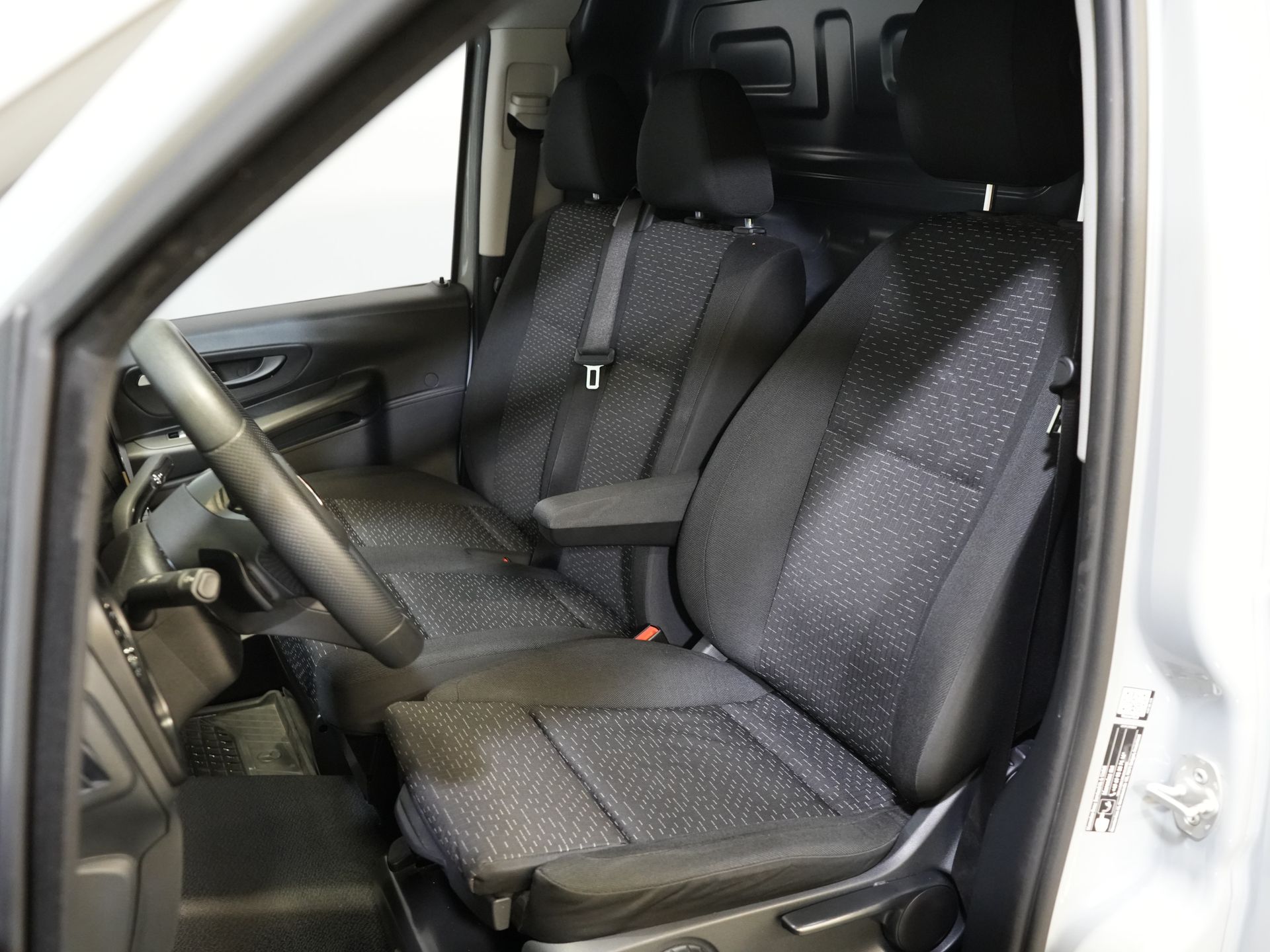 Mercedes-Benz Vito Bestelbus 116 CDI Aut. L2 BPM VRIJ! LED/ Stoelverw./ 270Gr.Deuren/ Spoiler/ Sidebars/ LMV/ Camera/ Cruise/ PDC/ Trekhaak