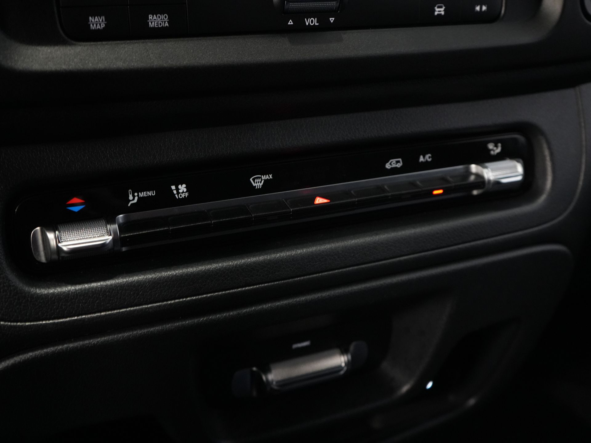 Mercedes-Benz Vito Bestelbus 116 CDI Aut. L2 BPM VRIJ! LED/ Stoelverw./ 270Gr.Deuren/ Spoiler/ Sidebars/ LMV/ Camera/ Cruise/ PDC/ Trekhaak