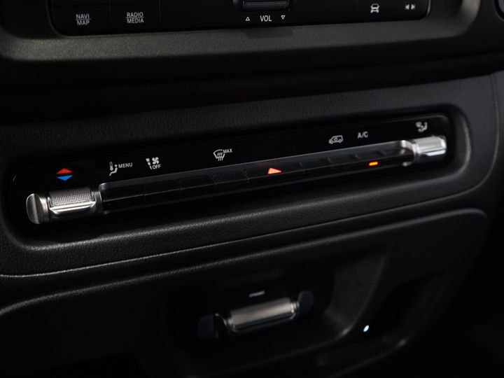 Mercedes-Benz Vito Bestelbus 116 CDI Aut. L2 BPM VRIJ! LED/ Stoelverw./ 270Gr.Deuren/ Spoiler/ Sidebars/ LMV/ Camera/ Cruise/ PDC/ Trekhaak