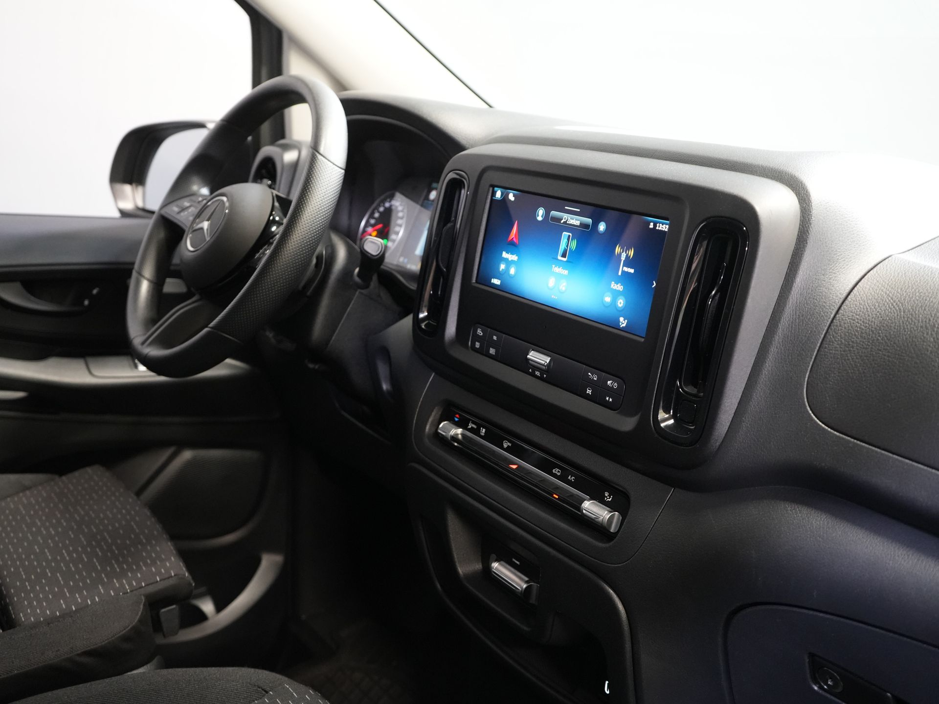 Mercedes-Benz Vito Bestelbus 116 CDI Aut. L2 BPM VRIJ! LED/ Stoelverw./ 270Gr.Deuren/ Camera/ Cruise/ PDC/ Trekhaak