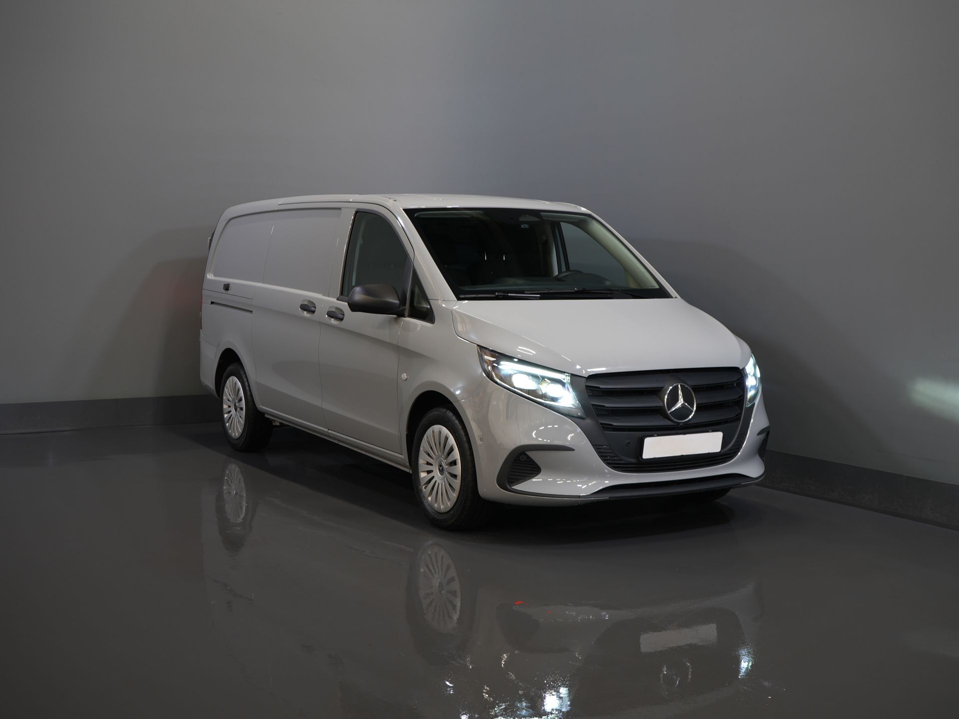 Mercedes-Benz Vito Bestelbus 116 CDI Aut. L2 BPM VRIJ! LED/ Stoelverw./ 270Gr.Deuren/ Camera/ Cruise/ PDC/ Trekhaak