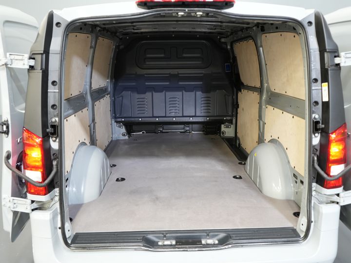 Mercedes-Benz Vito Bestelbus 116 CDI Aut. L2 BPM VRIJ! LED/ Stoelverw./ 270Gr.Deuren/ Spoiler/ Sidebars/ LMV/ Camera/ Cruise/ PDC/ Trekhaak