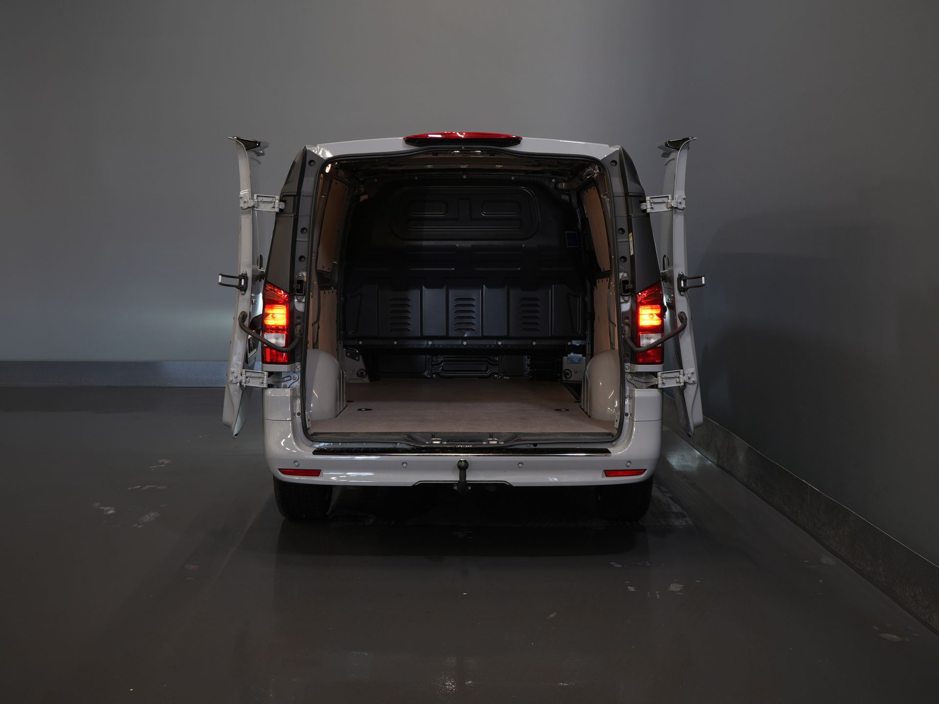 Mercedes-Benz Vito Bestelbus 116 CDI Aut. L2 BPM VRIJ! LED/ Stoelverw./ 270Gr.Deuren/ Spoiler/ Sidebars/ LMV/ Camera/ Cruise/ PDC/ Trekhaak