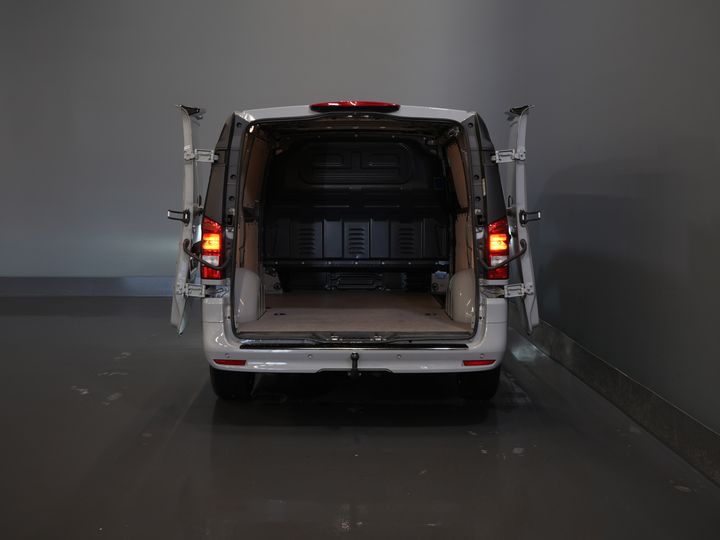Mercedes-Benz Vito Bestelbus 116 CDI Aut. L2 BPM VRIJ! LED/ Stoelverw./ 270Gr.Deuren/ Spoiler/ Sidebars/ LMV/ Camera/ Cruise/ PDC/ Trekhaak