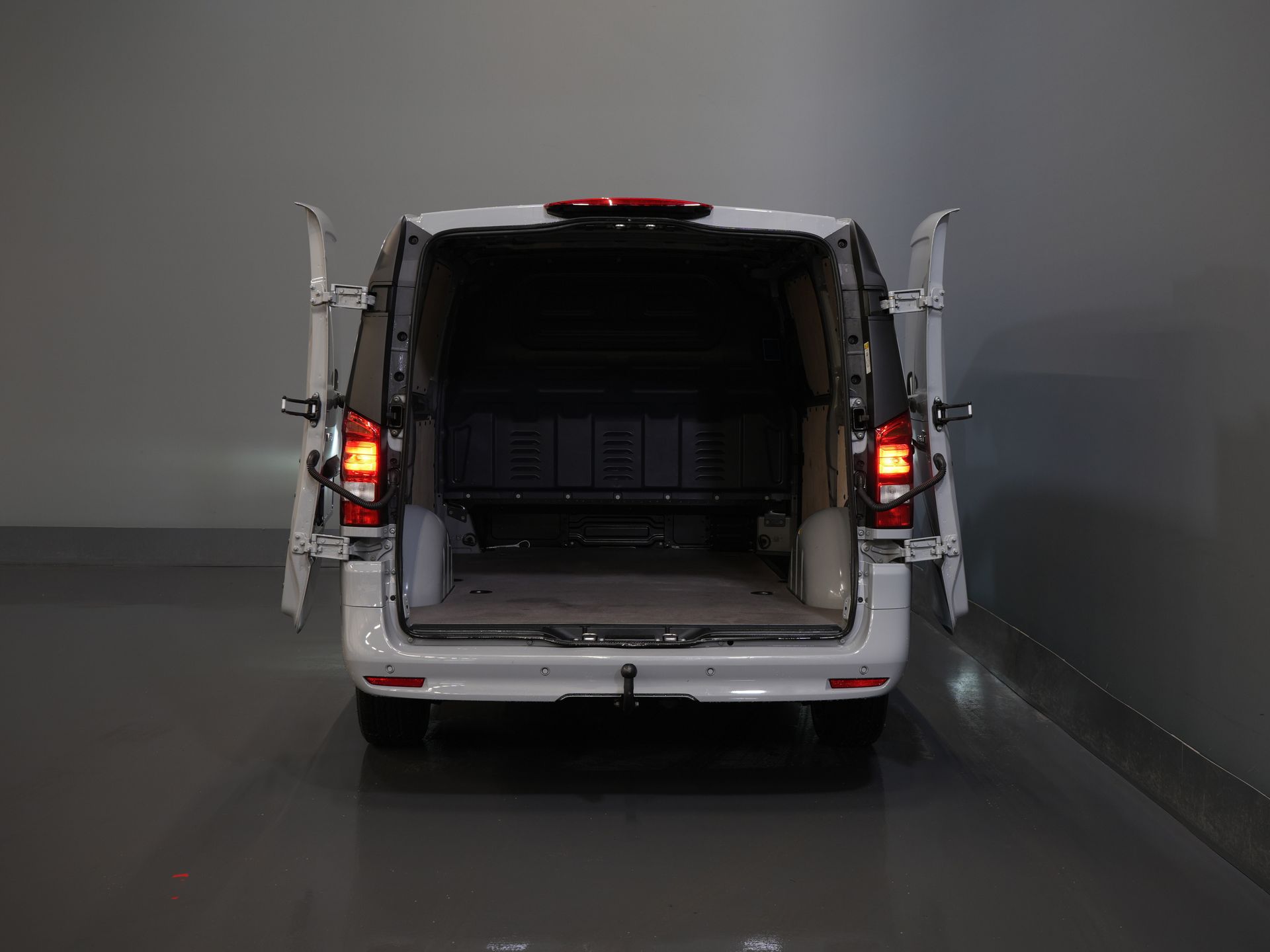 Mercedes-Benz Vito Bestelbus 116 CDI Aut. L2 BPM VRIJ! LED/ Stoelverw./ 270Gr.Deuren/ Camera/ Cruise/ PDC/ Trekhaak