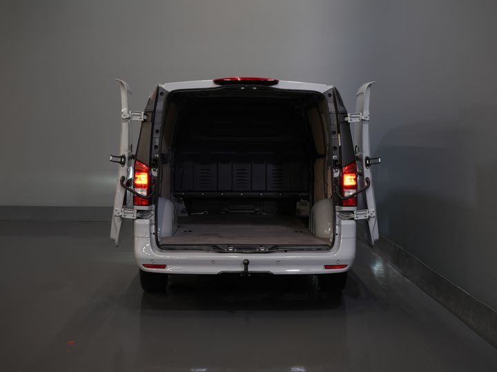 Mercedes-Benz Vito Bestelbus 116 CDI Aut. L2 BPM VRIJ! LED/ Stoelverw./ 270Gr.Deuren/ Camera/ Cruise/ PDC/ Trekhaak