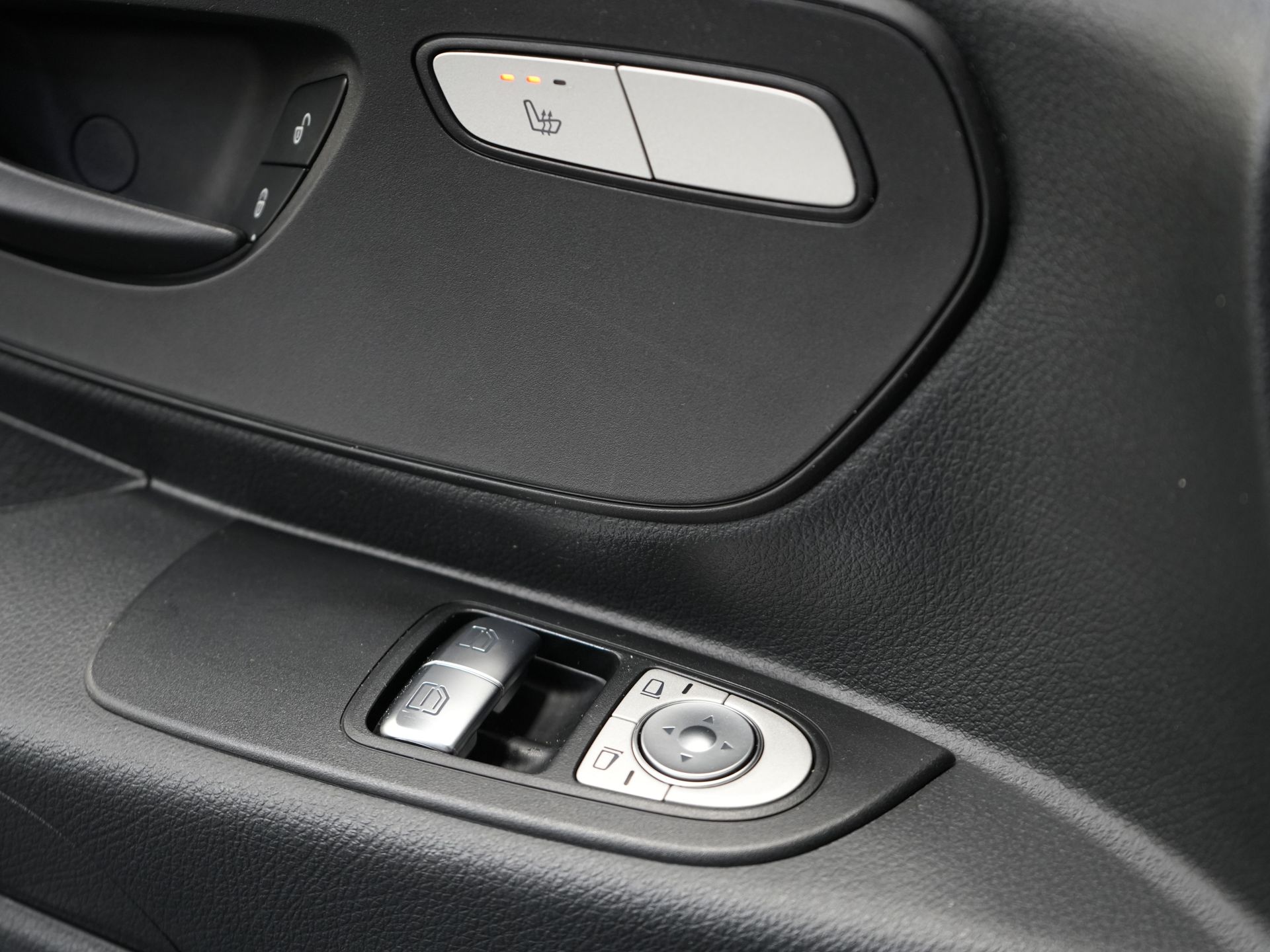 Mercedes-Benz Vito Bestelbus 116 CDI Aut. L2 BPM VRIJ! LED/ Stoelverw./ 270Gr.Deuren/ Camera/ Cruise/ PDC/ Trekhaak