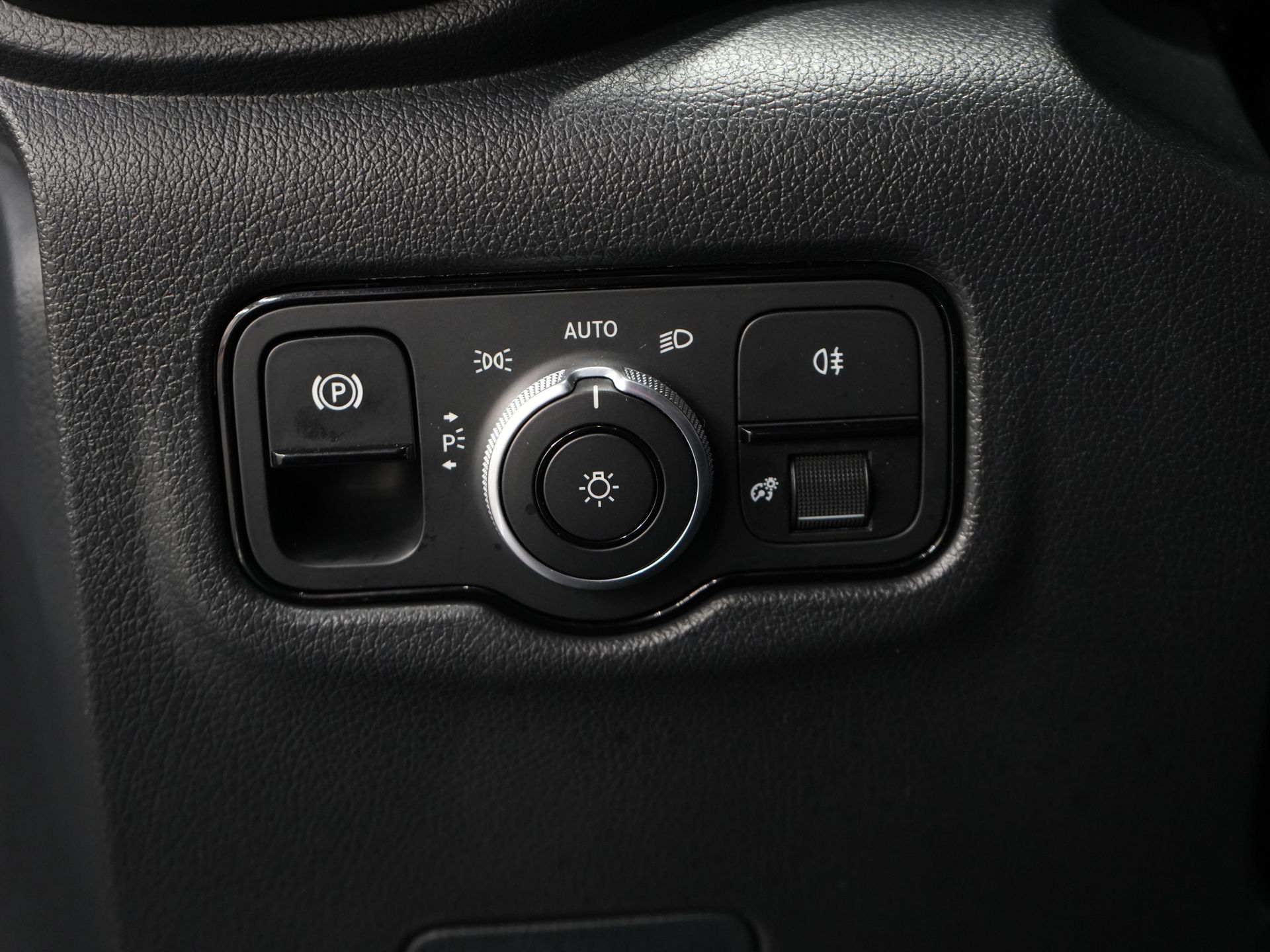 Mercedes-Benz Vito Bestelbus 116 CDI Aut. L2 BPM VRIJ! LED/ Stoelverw./ 270Gr.Deuren/ Camera/ Cruise/ PDC/ Trekhaak