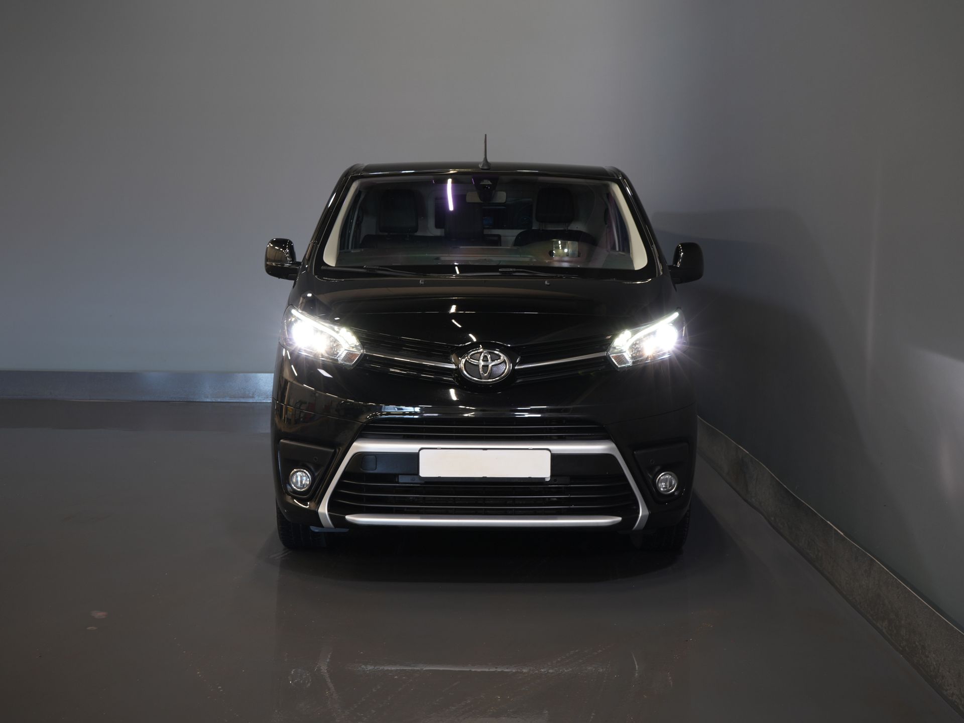 Toyota PROACE Electric Worker 75Kwh Van L3 345km WLTP Schnellladegerät/ 2xSchiebetür/ Xenon/ Keyless/ Carplay/ Head Up/ Navi/ Kamera/ Cruise/ Klima/ PDC