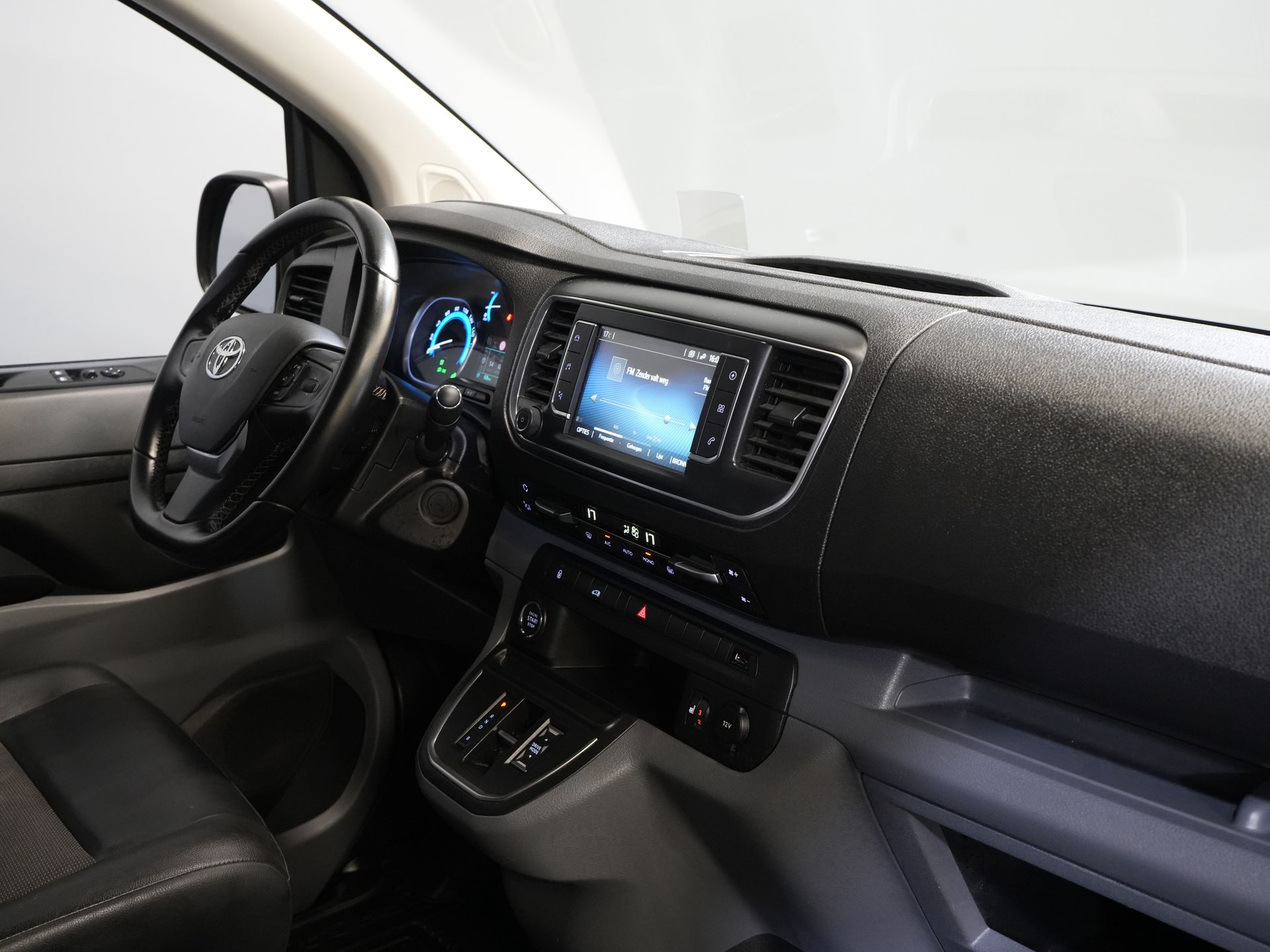 Toyota PROACE Electric Worker 75Kwh Van L3 345km WLTP Schnellladegerät/ 2xSchiebetür/ Xenon/ Keyless/ Carplay/ Head Up/ Navi/ Kamera/ Cruise/ Klima/ PDC