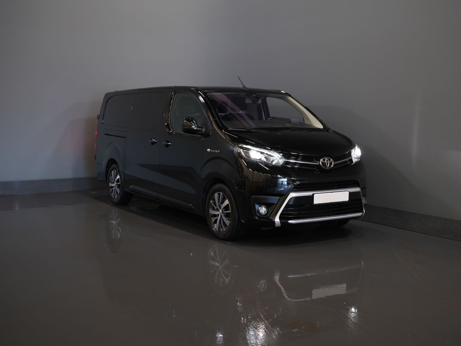 Toyota PROACE Electric Worker 75Kwh Van L3 345km WLTP Schnellladegerät/ 2xSchiebetür/ Xenon/ Keyless/ Carplay/ Head Up/ Navi/ Kamera/ Cruise/ Klima/ PDC