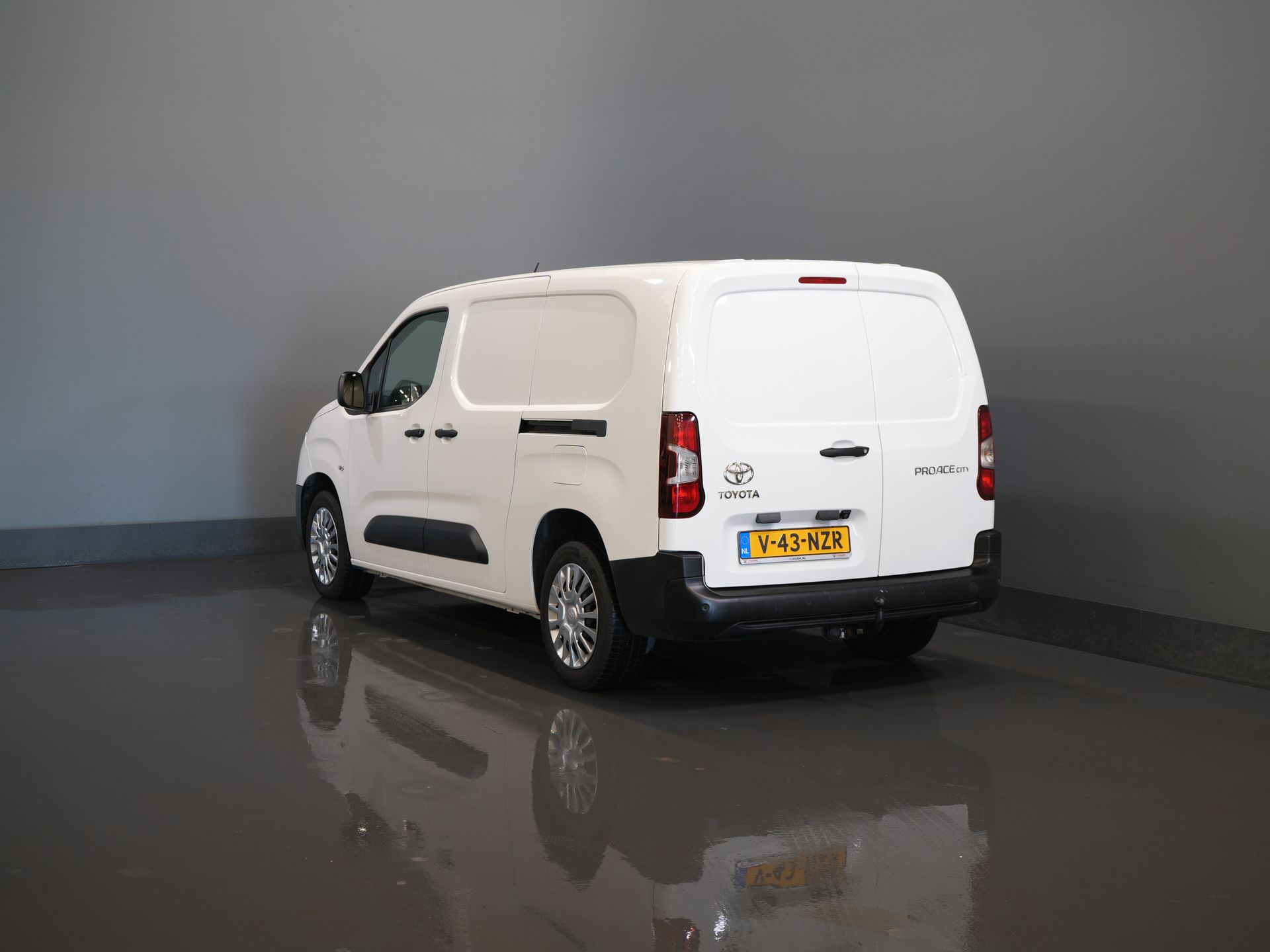 Toyota PROACE CITY Furgoneta 1.5 130 CV Aut. L2 2x Puerta corredera/ 3 Pers./ Carplay/ Calefacción de pie/ Airco/ Cámara/ Crucero/ PDC